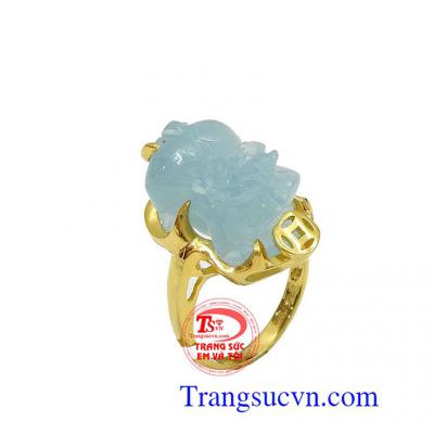 Nhẫn nữ tỳ hưu ngậm tiền aquamarine