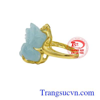 Nhẫn nữ tỳ hưu ngậm tiền mang ý nghĩa đem lại cho bạn tiền bạc và sự sung túc, tuy nhiên bản thân bạn cũng cần nắm bắt chúng kịp thời thì mới mong vận số được thay đổi