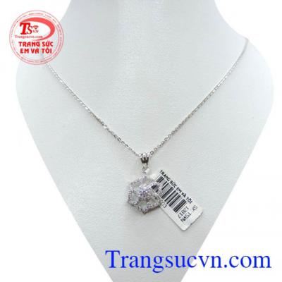 Nữ trang vàng trắng bộ 18k chất lượng, tinh tế.