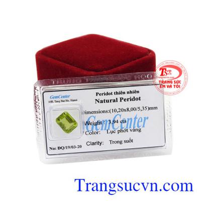 Peridot thiên nhiên ép vỉ đẹp có thể được dùng làm mặt nhẫn hoặc làm mặt dây chuyền bọc vàng.