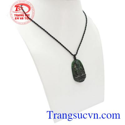 Phật bản mệnh tuổi Mùi và tuổi Thân đó là vị Phật Đại Nhật Như Lai, Ngài là biểu tượng của ánh sáng và trí tuệ, giúp người tuổi Mùi, tuổi Thân luôn giữ được tinh thần minh mẫn, cảm nhận được tinh hoa vạn vật, hấp thu linh khí đất trời, vững vàng tiến lên 