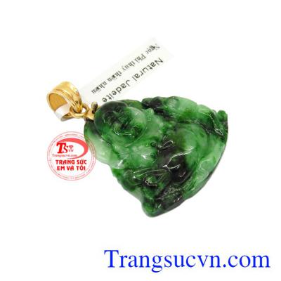 Người ta tin rằng ngọc cẩm thạch sẽ đem lại may mắn về sức khỏe và về phong thủy cho người đeo.