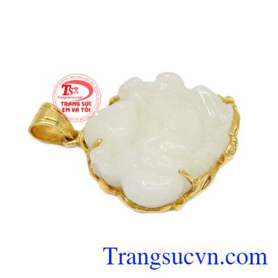 Đá Sapphire trắng phù hợp cho những người mệnh Kim và mệnh Thủy.