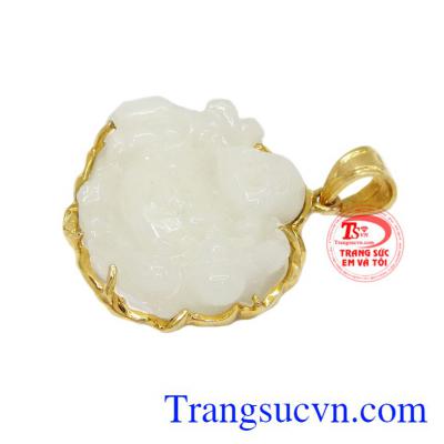 Đá Sapphire trắng có thể đem đến vận may, sự ấm no và đầy đủ.