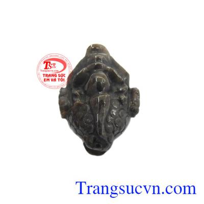 Thiềm thừ Sapphire đẹp có kiểm định từ trung tâm kiểm định uy tín cấp.