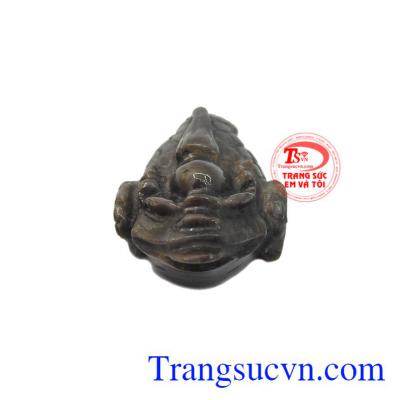 Thiềm thừ hay còn gọi là cóc vàng- là một linh vật được ưa chuộng sử dụng để cầu tài lộc trong phong thủy của phương Đông.