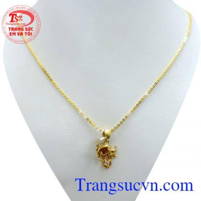 Trang sức bộ kiểu đẹp cho nữ, dây chuyền nữ vàng tây sang trọng, dây chuyên nữ sáng bóng kết hợp với mặt dây tuổi sửu. 