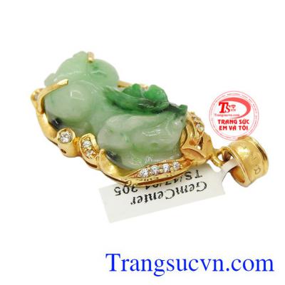 Tỳ hưu ngọc jadeite được chế tác từ đá Jadeite thiên nhiên bọc vàng.