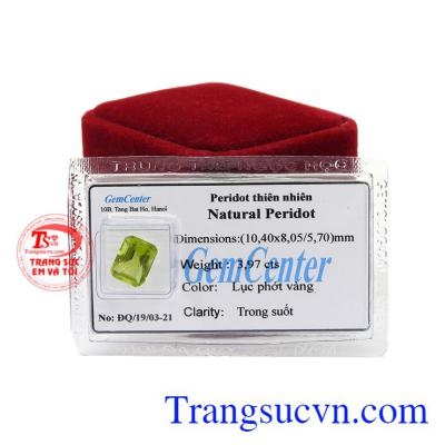 Viên Peridot ép vỉ đẹp phù hợp làm trang sức đeo như lá bùa hộ mệnh đem lại may mắn về sức khỏe và phong thủy cho chủ sở hữu.