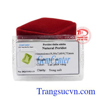 Đá Peridot là viên đá biểu tượng cho người sinh tháng 8, phù hợp với những người mệnh Mộc và mệnh Hỏa.