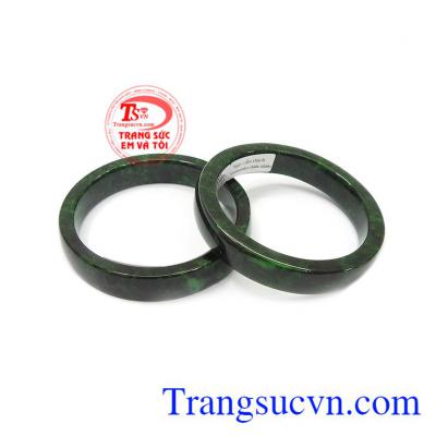 Ngọc cẩm thạch thiên nhiên có tác dụng trong phong thủy, mang đến sự may mắn, bình an và thịnh vượng