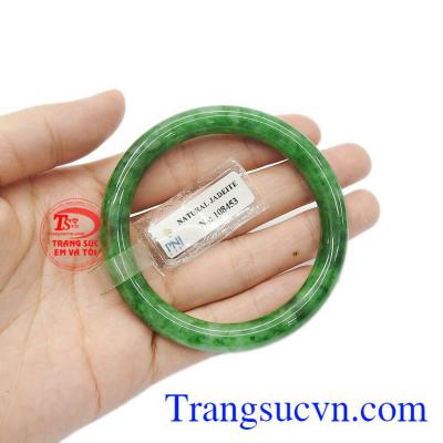 Người dùng có thể sử dụng vòng ngọc, kết hợp cùng nhiều trang phục khác nhau.