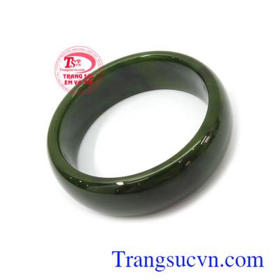 Vòng ngọc bích được nhiều người lựa chọn như lá bùa hộ mệnh cho người đeo