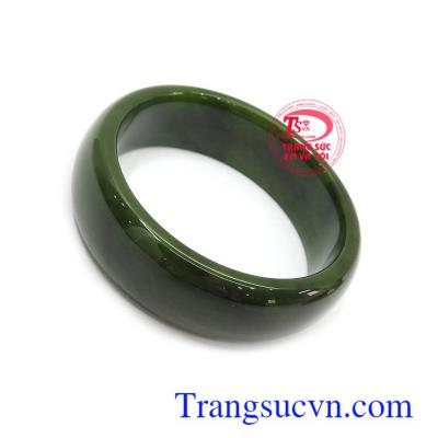 Vòng ngọc bích thiên nhiên bình an là biểu tượng cho bình an, hạnh phúc và may mắn