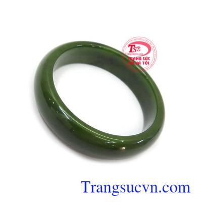 Vòng ngọc Nephrite thịnh vượng với ngọc Nephrite thiên nhiên là biểu tượng của lòng bao dung, đức hạnh, tính khiêm nhường, mang lại nhiều may mắn, thành công và hạnh phúc cho người đeo