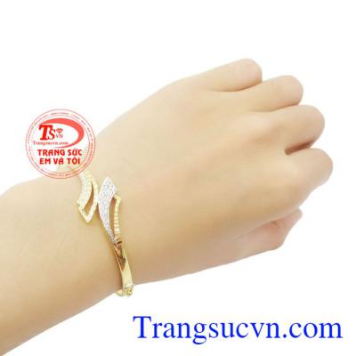 Vòng tay mẫu mã đẹp phù hợp nhiều lứa tuổi. Vòng tay nữ đính đá độc đáo