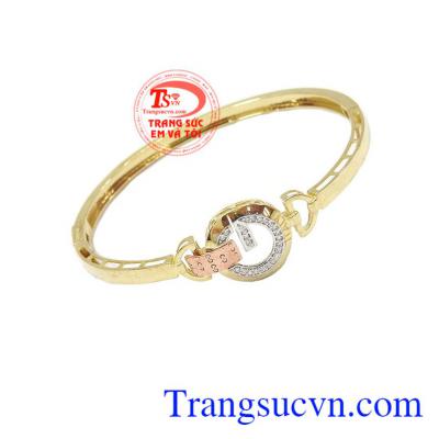 Vòng tay vàng thời trang kiểu dáng thời trang, được các bạn nữ yêu thích