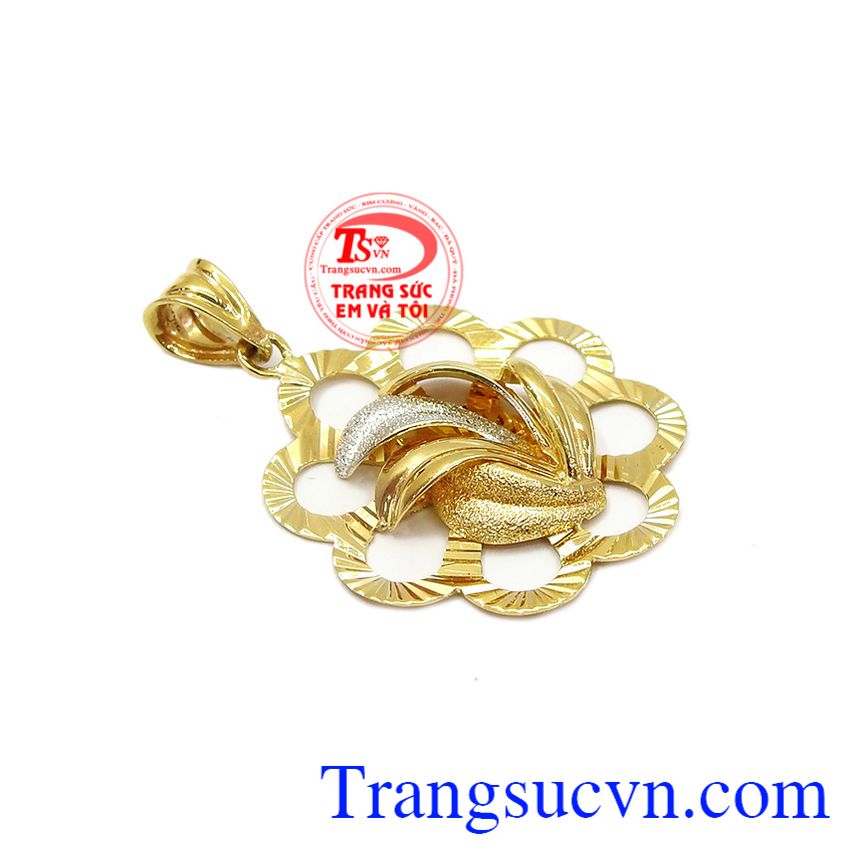 Mặt dây chuyền vàng 18k italy nữ được thiết kế và nhập khẩu từ Italy mang đến cho người dùng một sản phẩm hài hòa và tinh tế. Mặt dây chuyền vàng 18k italy nữ