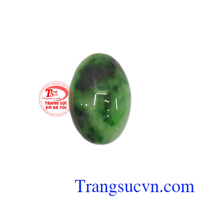 Mặt ngọc Jadeite Chiêu Lộc là sản phẩm ngọc cẩm thạch đẹp, mang lại nhiều may mắn cho người đeo.
