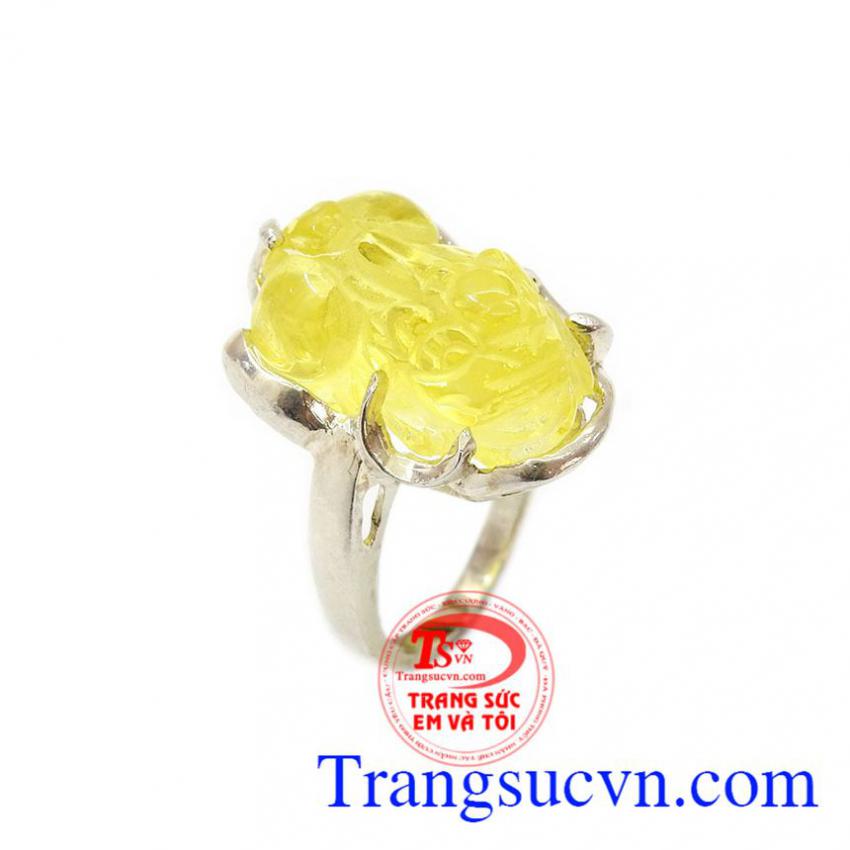 Nhẫn nữ tỳ hưu bạc đá vàng