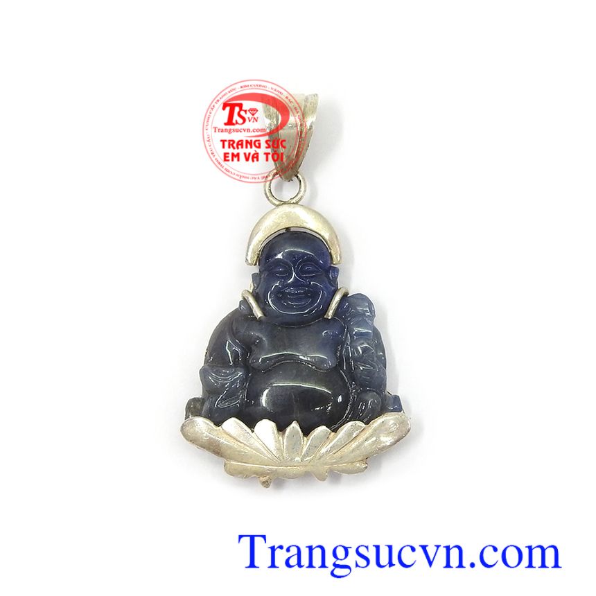 Phật sapphire bọc bạc phù hợp nhiều loại dây chuyền khác nhau mang lại tài lộc, bình an và may mắn cho người đeo