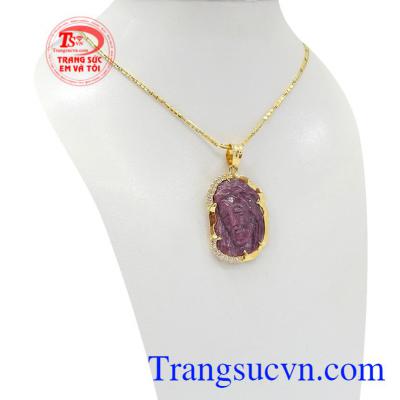 Bộ dây Chúa bọc vàng được chế tác tinh tế, đẹp mắt.