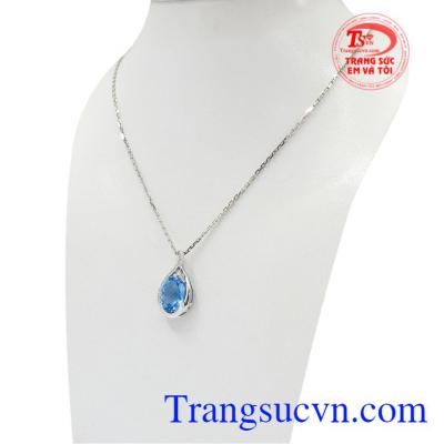 Bộ dây chuyền Topaz sang trọng được thiết kế tỉ mỉ, tinh tế.