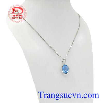 Bộ dây chuyền Topaz sang trọng tôn lên vẻ sang trọng, nữ tính cho phái đẹp.