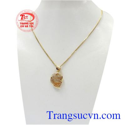 Thạch anh tóc cũng giúp kích thích sự tự tin, giúp con người giác ngộ và tìm ra con đường đúng đắn cho cuộc đời,Bộ dây thạch anh tóc may mắn