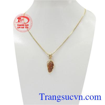 Thạch anh tóc cũng làm giảm sự lo lắng và sợ hãi, giúp tăng sự quyết đoán,Bộ dây thạch anh tóc thời trang