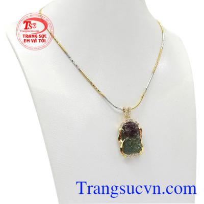 Bộ trang sức cành hoa kiêu sa tourmalin được thiết kế với kiểu dáng độc đáo, mới lạ và đầy ấn tượng.