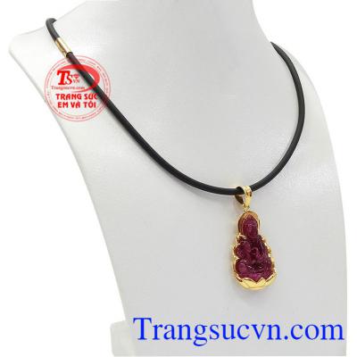 Bộ trang sức phật bà ruby mệnh hỏa được kết hợp từ mặt dây và dây chuyền.