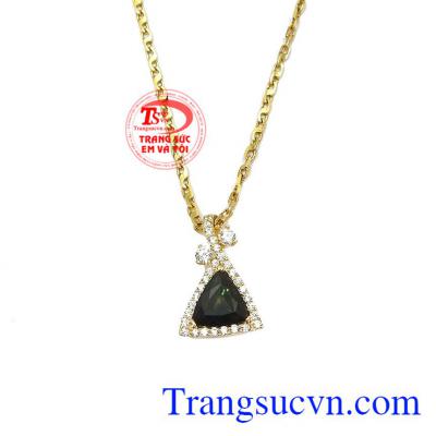 Thiết kế vô cùng tinh tế, hợp phong thủy sẽ giúp người dùng thêm tỏa sáng. Bộ trang sức sapphir thiên nhiên quyến rũ