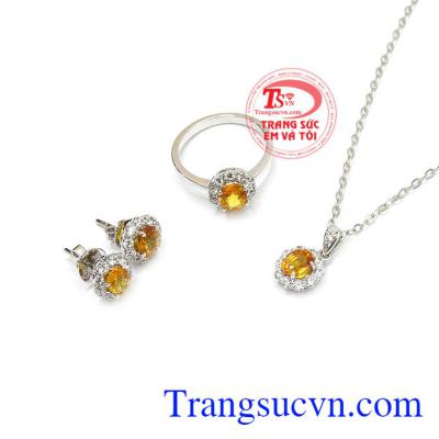 Bộ trang sức Sapphire chất lượng được đính đá saphhire chất lượng cao, đô tinh khiết với màu sắc vàng cam đạt chuẩn