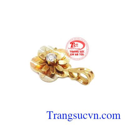 Bông hoa vàng 18k italy hàng nhập khẩu đeo bền đẹp và tinh tế. Bông hoa may mắn vàng 18k