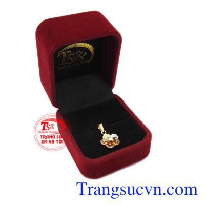 Sản phẩm thích hợp làm quà tặng cho người phụ nữ của bạn. Bông hoa may mắn vàng 18k. Bông hoa may mắn vàng 18k
