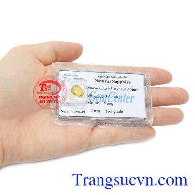 Đá ép vỉ Sapphire đẹp có giấy kiểm định do trung tâm kiểm định uy tín cấp.