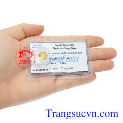 Đá ép vỉ Sapphire may mắn có thể dùng làm quà tặng cho người thương.