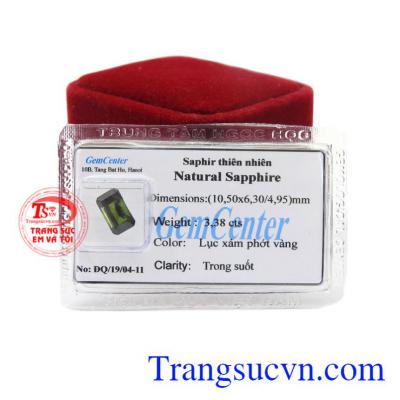 Đá Sapphire ép vỉ bình an tôn lên vẻ quý phái, đẳng cấp cho người sở hữu.