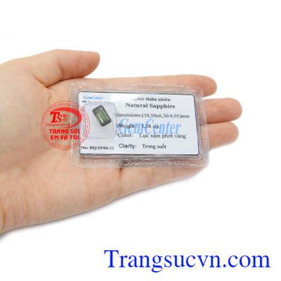 Đá Sapphire ép vỉ bình an có giấy kiểm định do trung tâm kiểm định uy tín cấp.