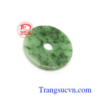 Đồng xu cẩm thạch tài lộc hanh thông là biểu tượng mang lại tài lộc, của cải, may mắn trong công danh và sự nghiệp, giải trừ tai họa, tiểu nhân