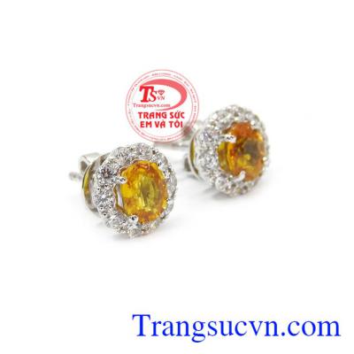 Hoa tai Sapphire chất lượng được lấy từ viên sapphire có độ tinh khiết hoàn hảo mang lại vẻ đẹp hoàn mỹ cho người sử dụng