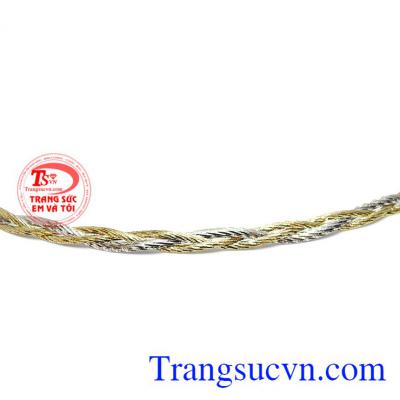 Sản phẩm thích hợp với các trang phục áo dài hoặc trong ngày lễ trọng đại. Kiềng vàng tây đẹp