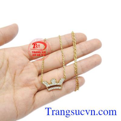 Sự kết hợp vàng tây 10k cùng đá cz tạo nên sản phẩm ấn tượng. Kiềng vương miện vàng, Kiềng vương miện vàng