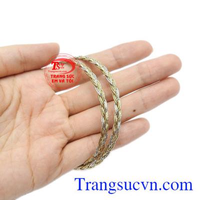 Kiềng vàng bện vừa sang vừa tôn lên sự dịu dàng là món trang sức đẹp. Kiềng Ý bện hiện đại