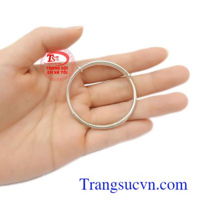 Lắc bạc quấn tròn chế tác đẹp, chất lượng cao, là món quà tuyệt vời cho bé yêu trong những dịp ý nghĩa