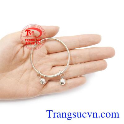 Nhiều nơi ở nước ta có tục lệ đào giếng lấy nước, trước khi sử dụng, thường ném xuống giếng một đồng bạc nho nhỏ để cúng Thần giếng, phải chăng cũng từ ý nghĩa khử độc cho nước sẽ sử dụng sau này.