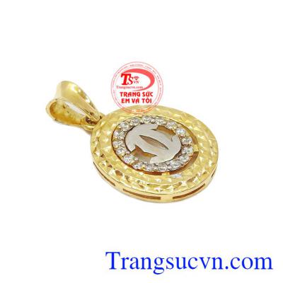 Mặt Chanel 2 tầng vàng được thiết kế phong cách sang trọng. Mặt Chanel 2 tầng vàng