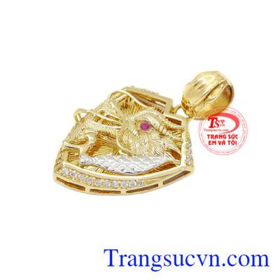 Sản phẩm có thể kết hợp với dây da bọc vàng.