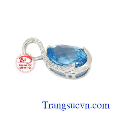 Sản phẩm được thiết kế tinh tế, tỉ mỉ tạo sự mềm mại. Mặt đá topaz thiên nhiên